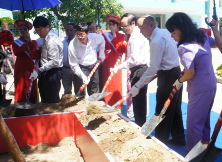 Bộ trưởng Nguyễn Thị Kim Tiến thăm trường Đại học Kỹ thuật Y – Dược Đà Nẵng 3