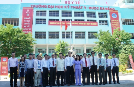 Bộ trưởng Nguyễn Thị Kim Tiến thăm trường Đại học Kỹ thuật Y – Dược Đà Nẵng 4