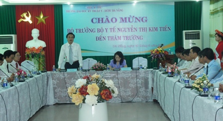 Bộ trưởng Nguyễn Thị Kim Tiến thăm trường Đại học Kỹ thuật Y – Dược Đà Nẵng 1