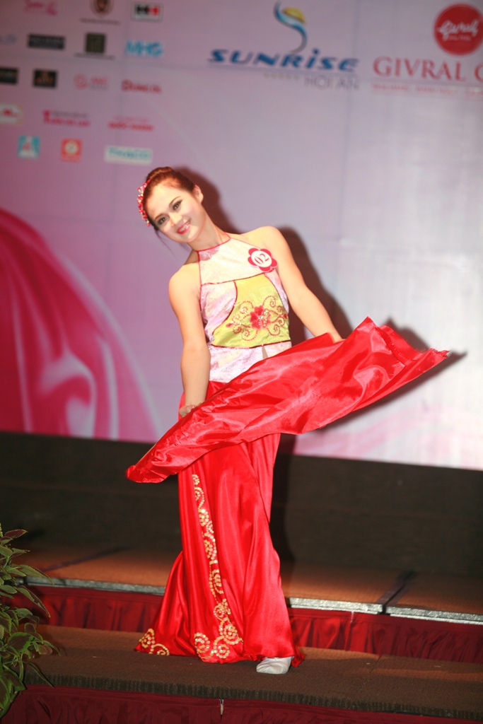Xem Hoa hậu các dân tộc Việt Nam thi tài năng 1