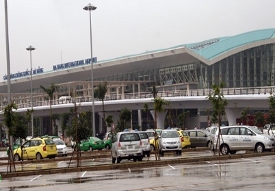 Nhà ga sân bay quốc tế Đà Nẵng tiếp tục bị dột khi trời mưa 1