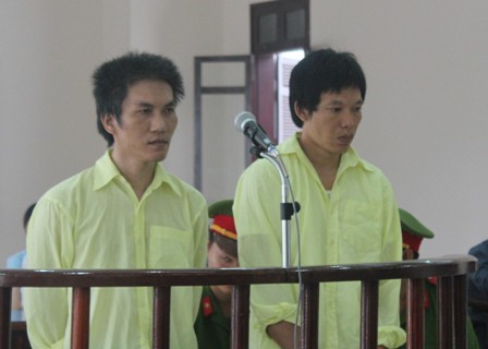 Bị cáo tại tòa án Đà Nẵng mặc "đồng phục"? 4