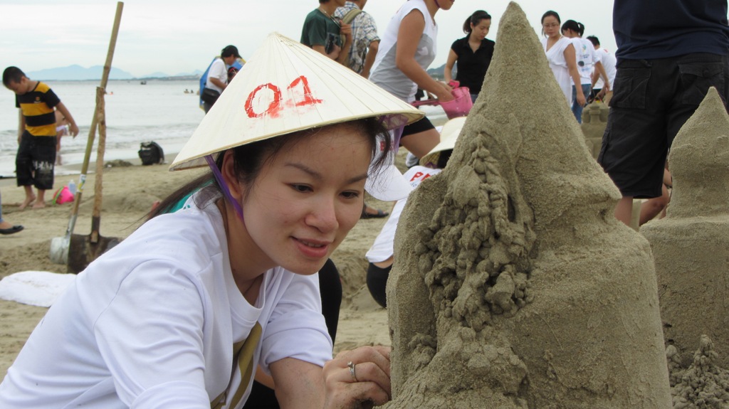 Kỳ diệu "tượng lạ" trên bãi biển Đà Nẵng 13