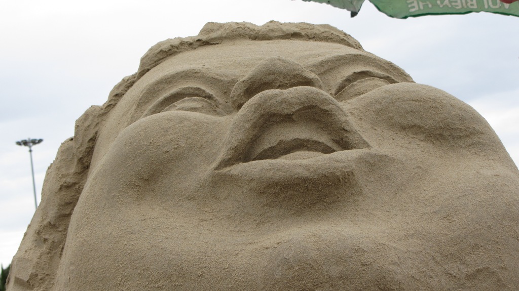 Kỳ diệu "tượng lạ" trên bãi biển Đà Nẵng 19