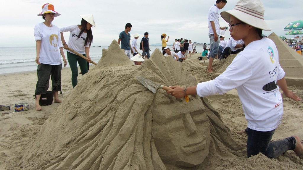 Kỳ diệu "tượng lạ" trên bãi biển Đà Nẵng 14