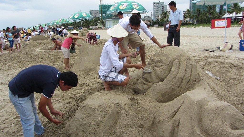 Kỳ diệu "tượng lạ" trên bãi biển Đà Nẵng 9