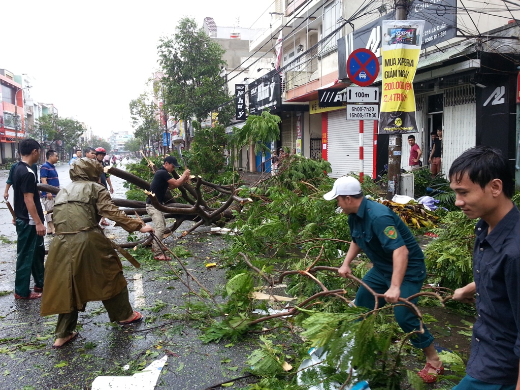 Đà Nẵng tan hoang sau bão số 11 11