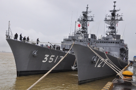 Ba tàu Tự vệ biển Nhật Bản cập cảng Tiên Sa  1