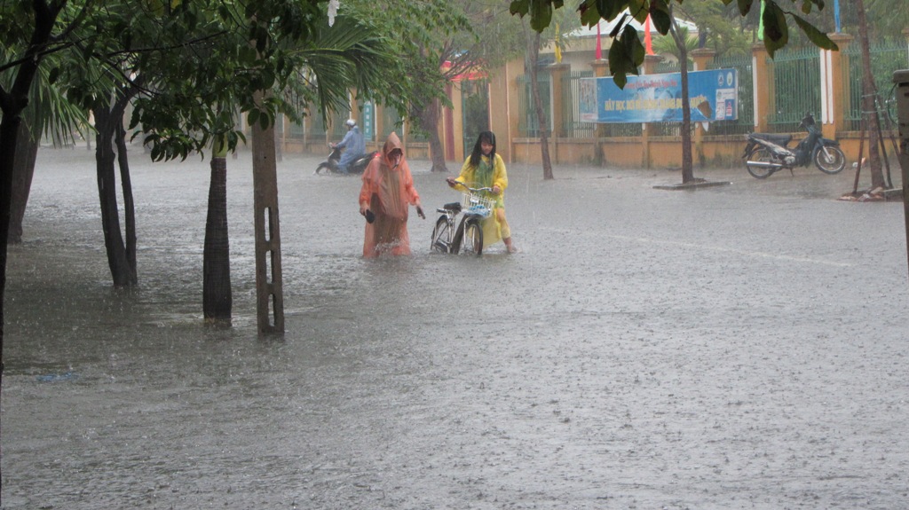 Đà Nẵng đang mưa lớn, nhiều tuyến đường ngập nặng  11