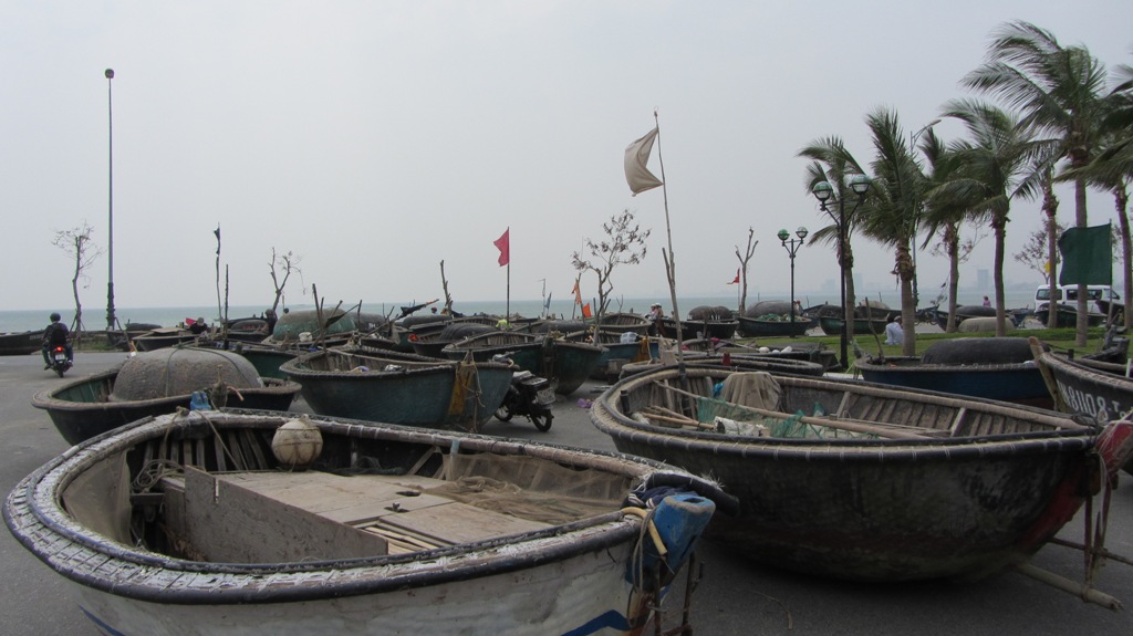 Ngư dân Đà Nẵng chuẩn bị đối phó với cơn bão số 12 14