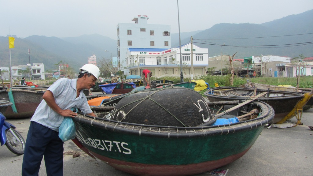 Ngư dân Đà Nẵng chuẩn bị đối phó với cơn bão số 12 16