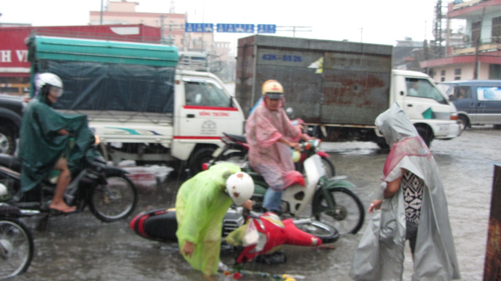 Đà Nẵng đang mưa lớn, nhiều tuyến đường ngập nặng  16