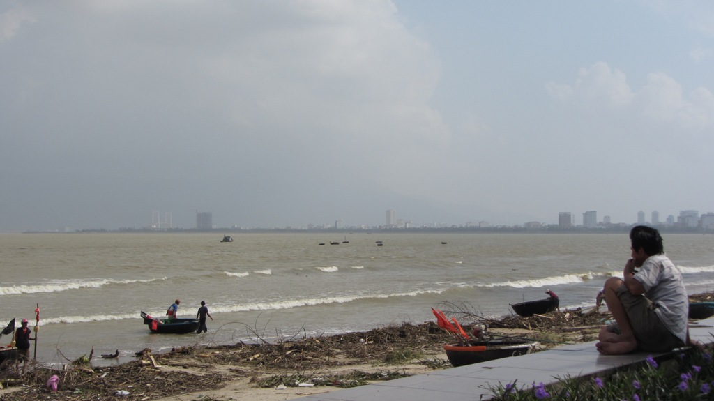 Rác tràn ngập bờ biển Đà Nẵng 9