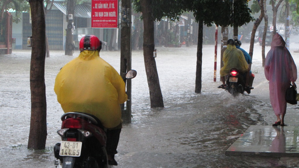 Đà Nẵng đang mưa lớn, nhiều tuyến đường ngập nặng  6