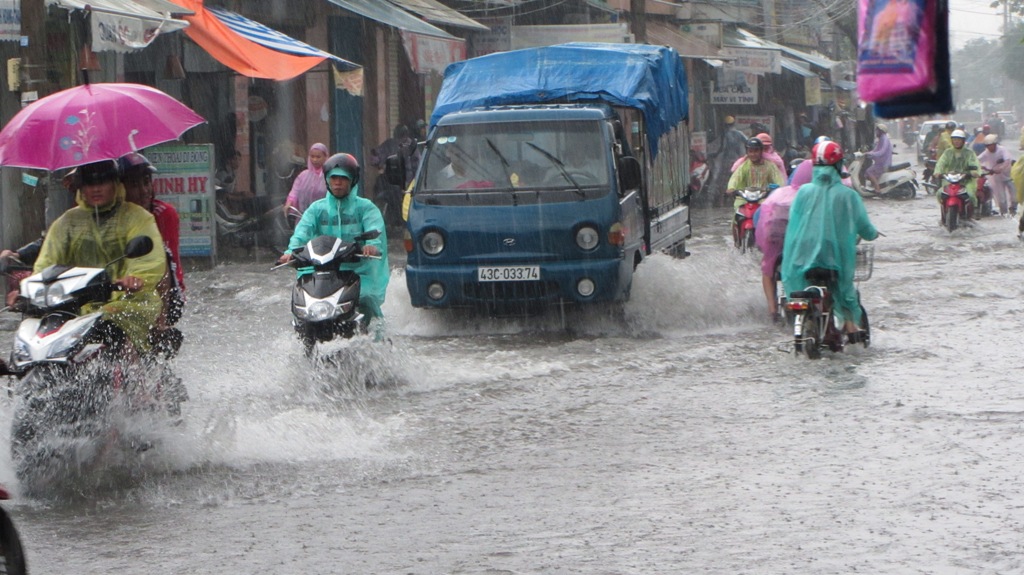 Đà Nẵng đang mưa lớn, nhiều tuyến đường ngập nặng  7