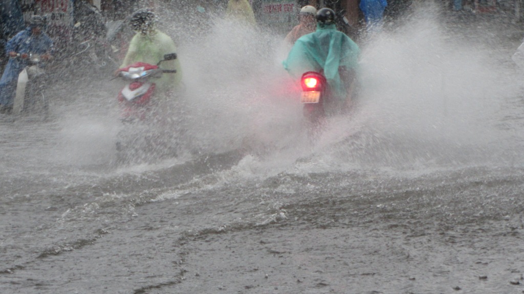 Đà Nẵng đang mưa lớn, nhiều tuyến đường ngập nặng  8