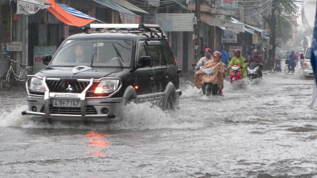 Đà Nẵng đang mưa lớn, nhiều tuyến đường ngập nặng  9