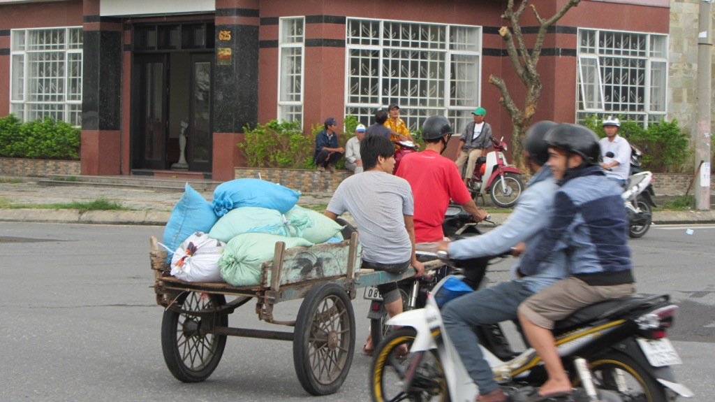 Cận cảnh người dân Đà Nẵng chuẩn bị đối phó siêu bão Haiyan 9