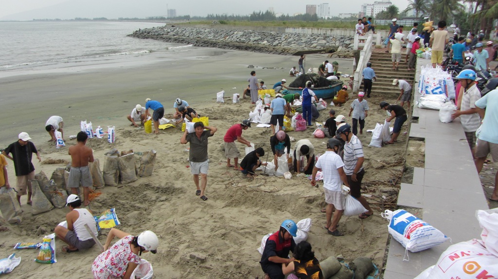 Cận cảnh người dân Đà Nẵng chuẩn bị đối phó siêu bão Haiyan 1