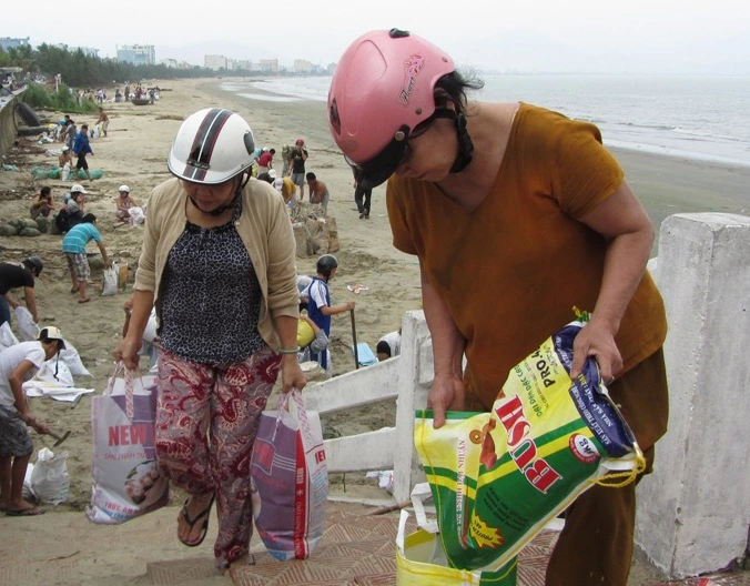 Cận cảnh người dân Đà Nẵng chuẩn bị đối phó siêu bão Haiyan 7