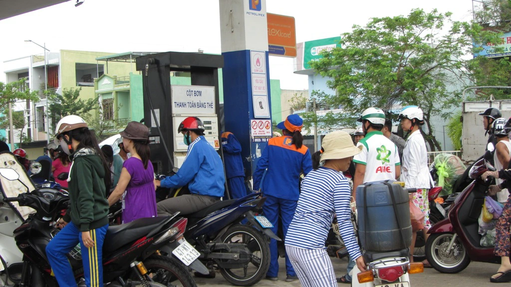 Cận cảnh người dân Đà Nẵng chuẩn bị đối phó siêu bão Haiyan 21