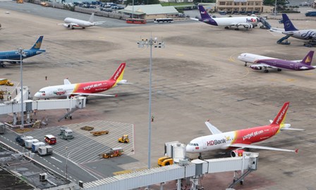 6 chuyến bay đến và đi từ Cam Ranh bị hủy do bão số 12 1