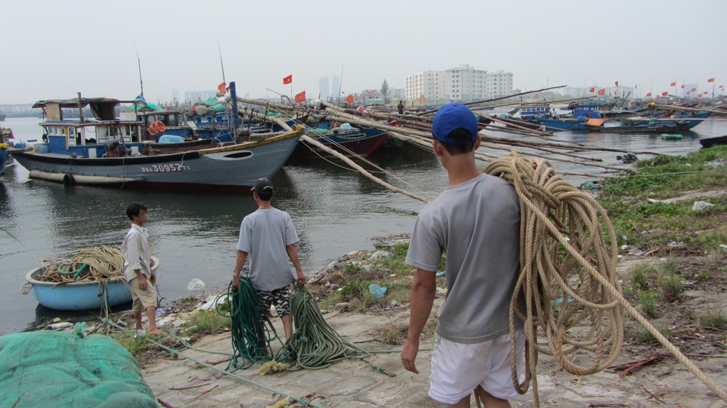 Ngư dân Đà Nẵng chuẩn bị đối phó với cơn bão số 12 2