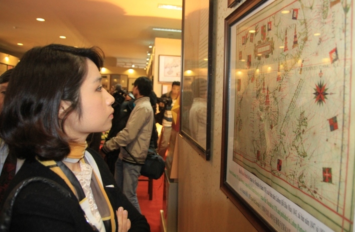 Triển l&atilde;m &ldquo;Ho&agrave;ng Sa, Trường Sa l&agrave; của Việt Nam &ndash; Những bằng chứng lịch sử&rdquo; 8