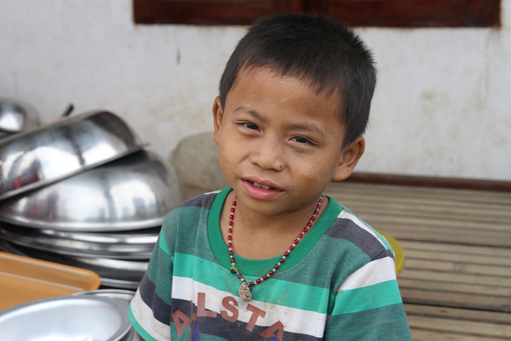 Thiếu chỗ chơi, trẻ v&ugrave;ng cao hồn nhi&ecirc;n vui đ&ugrave;a tr&ecirc;n nương rẫy 13