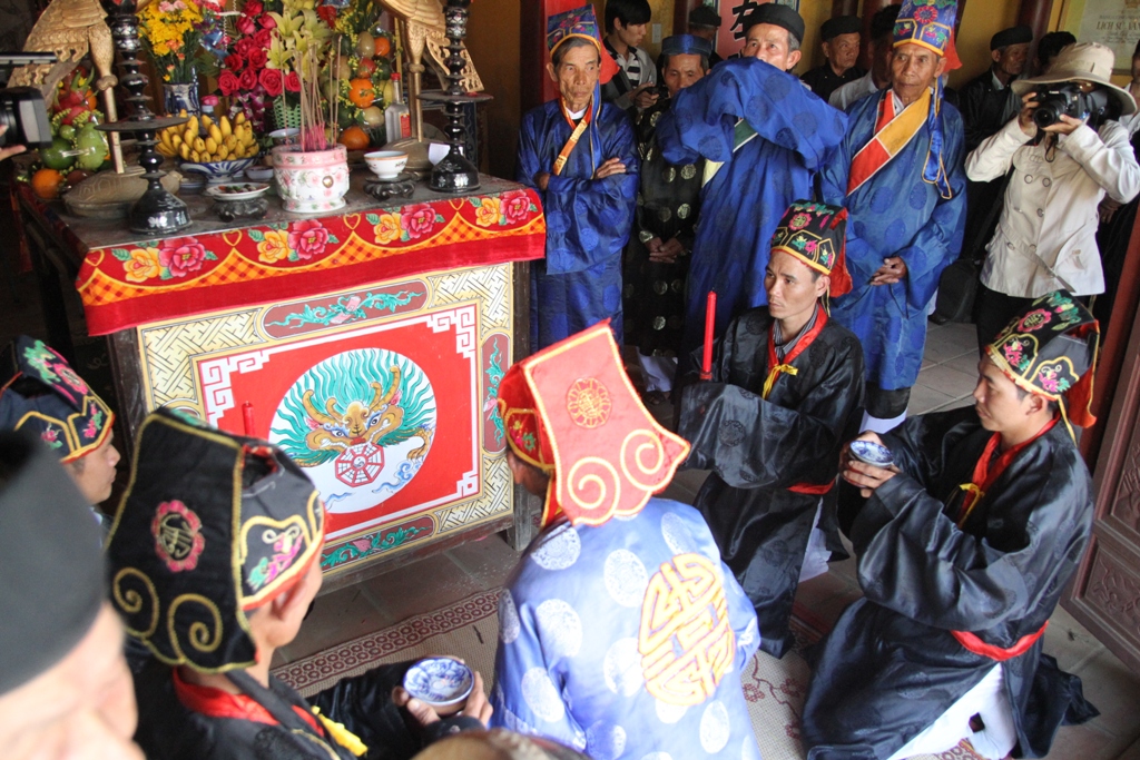 Rực rỡ lễ rước sắc phong ở đình làng cổ Túy Loan  16