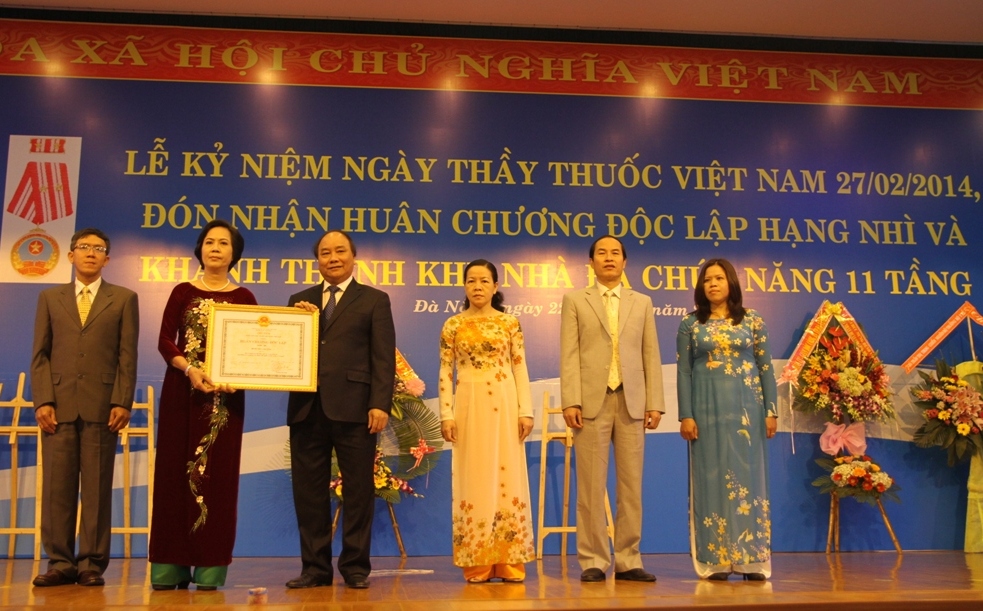 Bệnh viện C Đ&agrave; Nẵng đ&oacute;n nhận Hu&acirc;n chương độc lập hạng Nh&igrave; 5