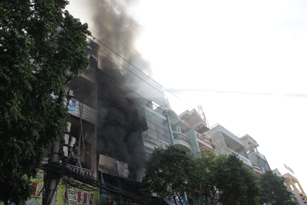 Nh&agrave; 4 tầng bị thi&ecirc;u rụi ng&agrave;y mồng 5 Tết 2