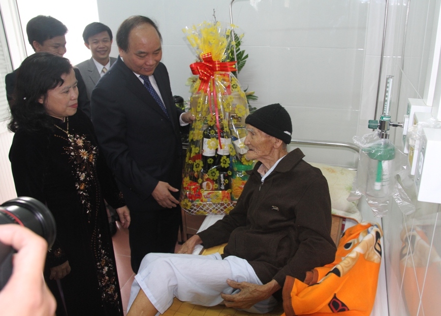 Bệnh viện C Đ&agrave; Nẵng đ&oacute;n nhận Hu&acirc;n chương độc lập hạng Nh&igrave; 9