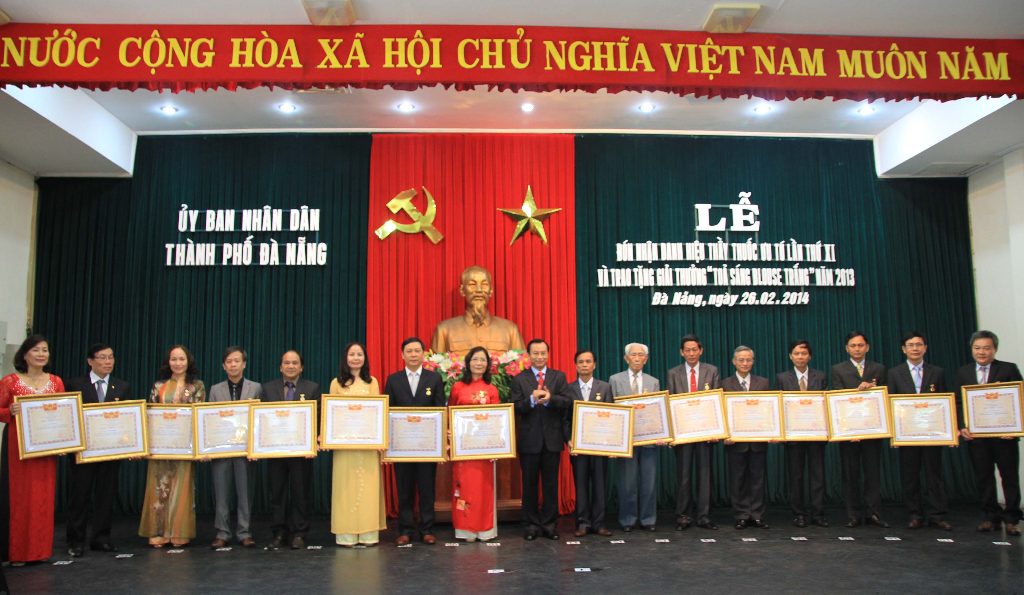 Trao Giải thưởng &ldquo;Tỏa s&aacute;ng Blouse trắng&rdquo; 2