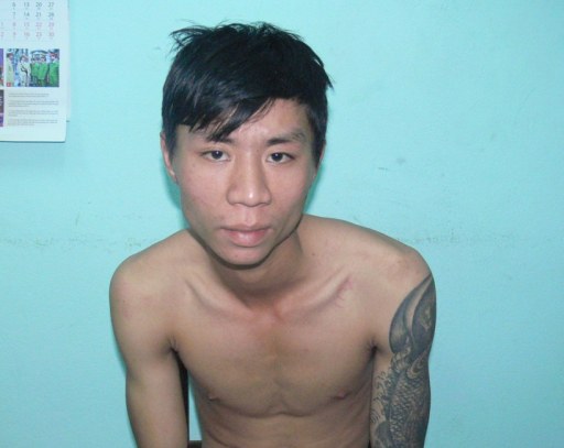 Hai t&ecirc;n cướp đi xe m&aacute;y giật d&acirc;y chuyền tr&ecirc;n phố 2