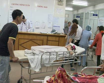 Khoa Cấp cứu Bệnh viện Đ&agrave; Nẵng chật k&iacute;n chỗ trong mấy ng&agrave;y Tết  2