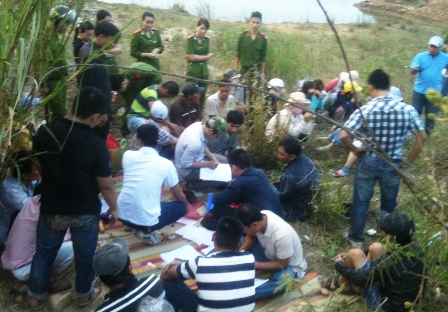 Bắt &ldquo;ổ bạc&rdquo; ven s&ocirc;ng 1