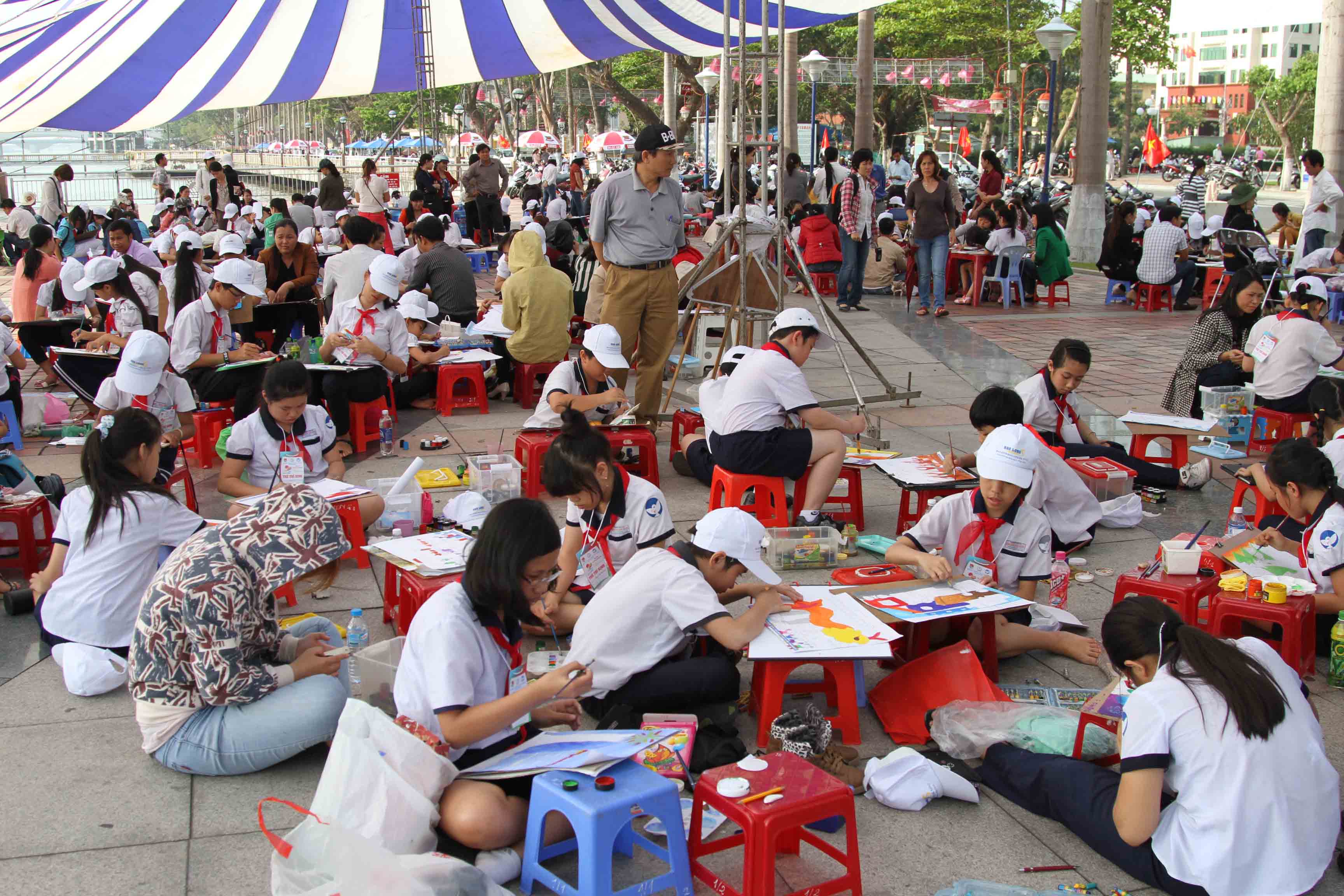 Hàng trăm học sinh thi vẽ tranh “Đà Nẵng – thành phố em yêu” 2