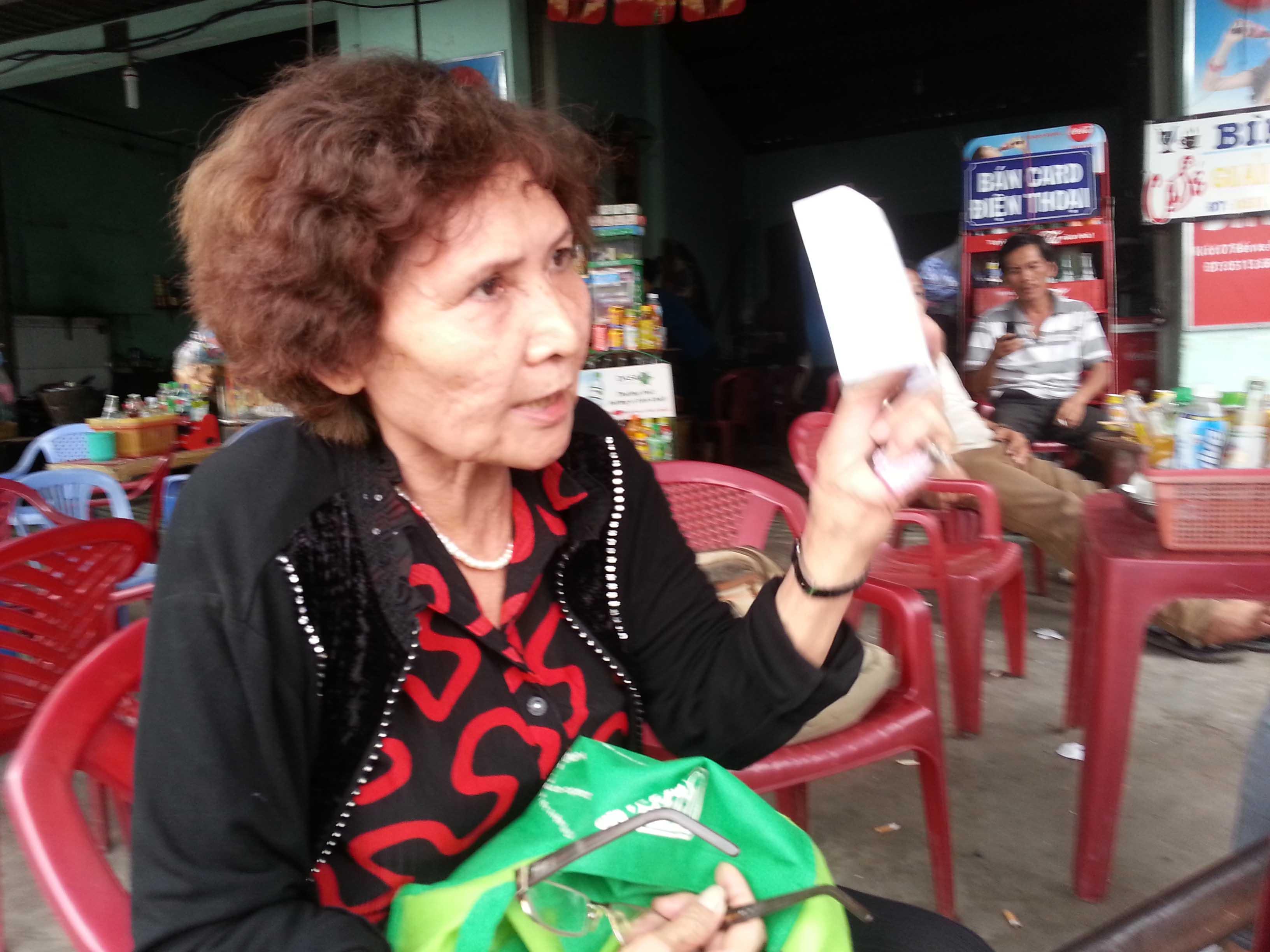 Tranh c&atilde;i gay gắt giữa h&agrave;nh kh&aacute;ch v&agrave; nh&agrave; xe chất lượng cao Phi Hiệp  1