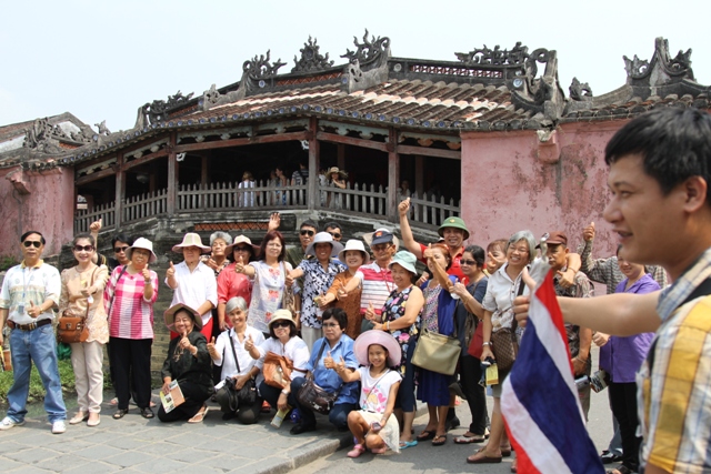 Hội An kh&ocirc;ng "vắng như ch&ugrave;a b&agrave; Đanh" 4