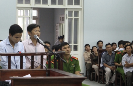 Hai d&acirc;n qu&acirc;n truy đuổi xe chở bốn, v&ocirc; &yacute; l&agrave;m chết người 1