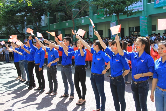Những h&igrave;nh ảnh đẹp của sinh vi&ecirc;n hướng về biển đảo 12