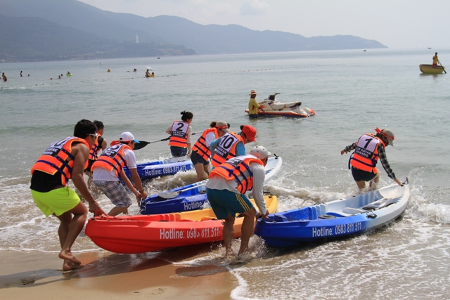C&ocirc; g&aacute;i Huế đoạt giải Miss Kayak &ldquo;Vượt s&oacute;ng Mỹ Kh&ecirc;&rdquo; 12