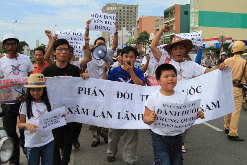 Người d&acirc;n Đ&agrave; Nẵng xuống đường phản đối Trung Quốc 13