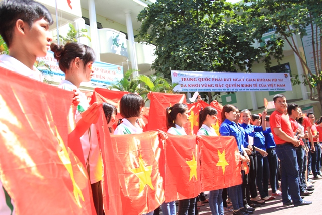 Những h&igrave;nh ảnh đẹp của sinh vi&ecirc;n hướng về biển đảo 14
