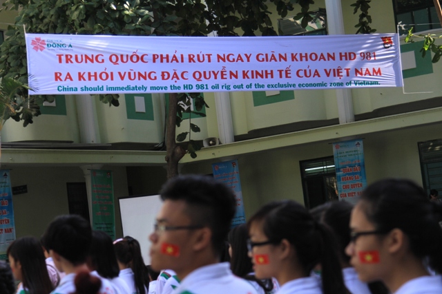 Những h&igrave;nh ảnh đẹp của sinh vi&ecirc;n hướng về biển đảo 2