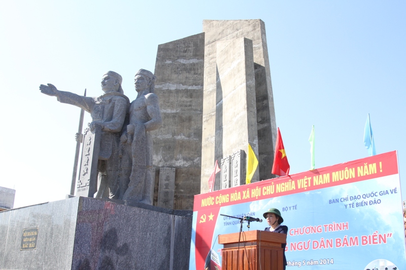 Bộ trưởng Nguyễn Thị Kim Tiến &ldquo;mục sở thị&rdquo; t&agrave;u ngư d&acirc;n ở đảo L&yacute; Sơn 2
