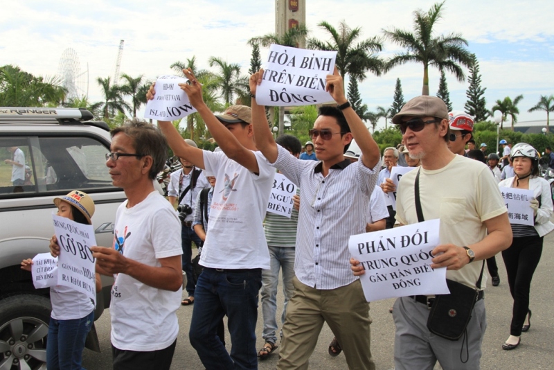 Người d&acirc;n Đ&agrave; Nẵng xuống đường phản đối Trung Quốc 2