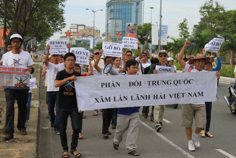 Người d&acirc;n Đ&agrave; Nẵng xuống đường phản đối Trung Quốc 4