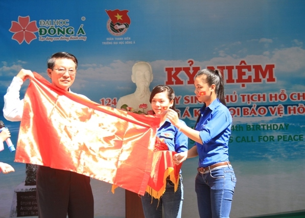 Những h&igrave;nh ảnh đẹp của sinh vi&ecirc;n hướng về biển đảo 6